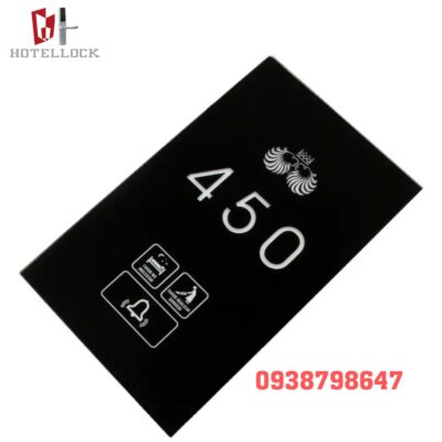 Tấm bảng cường lực gắn ở cửa phòng khách sạn G13DP-GBK3
